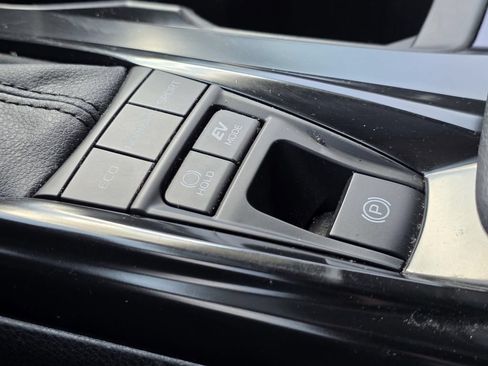 Used 2025 Toyota Camry SE FWD image 22