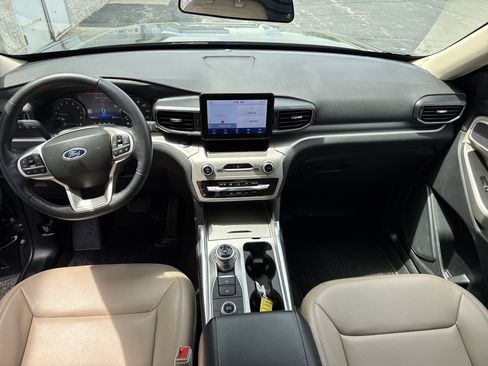 Used 2022 Ford Explorer XLT w/ Equipment Group 202A image 18