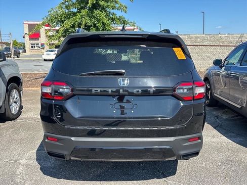 Used 2026 Honda Pilot Sport image 9