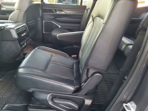 Certified 2024 Jeep Wagoneer Series III image 17