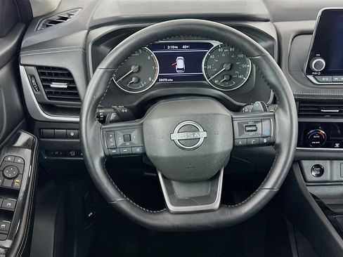 Used 2025 Nissan Rogue SV image 18