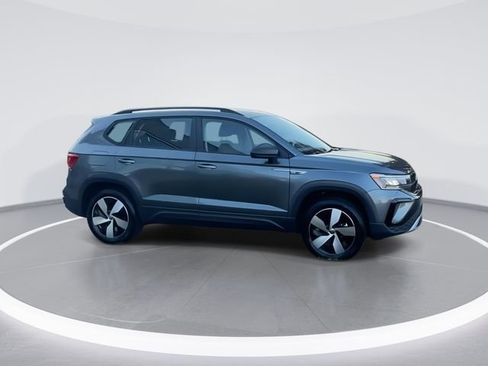 Used 2022 Toyota RAV4 XLE Premium image 9