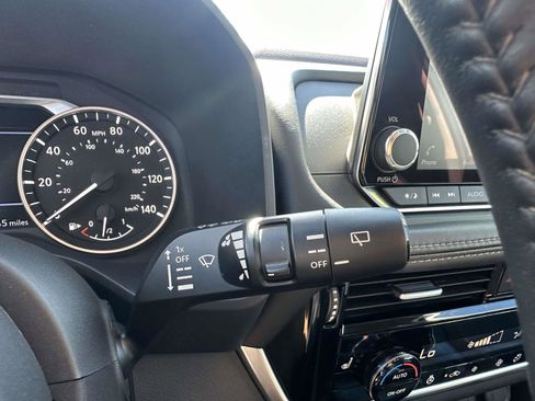 Used 2021 Nissan Rogue SV w/ Premium Package image 27