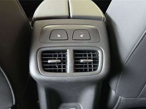 Used 2023 Buick Envision Avenir image 17