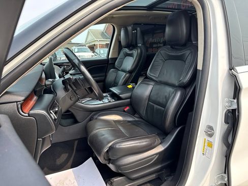 Used 2022 Lincoln Aviator Reserve w/ Equipment Group 201A AWD/4WD image 2