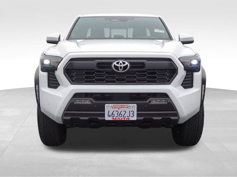 Certified 2025 Toyota Tacoma TRD Off-Road image 9