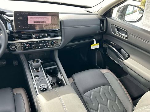 New 2026 Nissan Pathfinder Platinum w/ Lighting Package AWD/4WD image 27