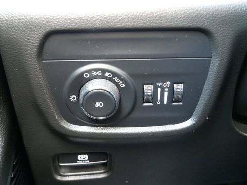 Used 2022 Jeep Grand Cherokee Overland w/ Adv Protech Group III AWD/4WD image 25