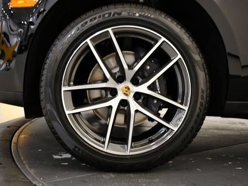 Certified 2026 Porsche Macan AWD/4WD image 15