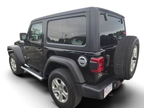 Used 2020 Jeep Wrangler Sport AWD/4WD image 3