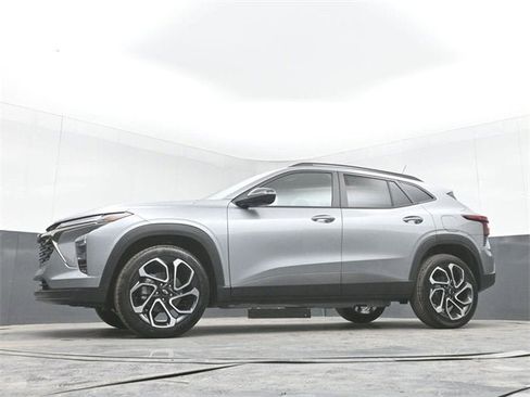 New 2026 Chevrolet Trax RS w/ Sunroof Package image 44