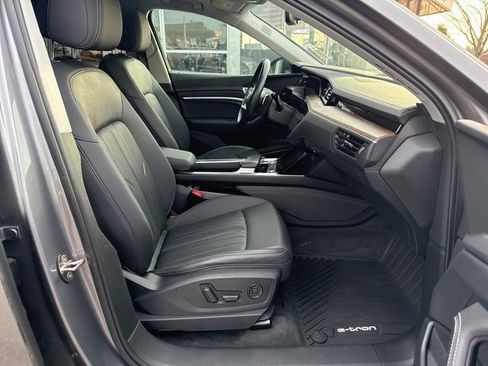 Used 2019 Audi e-tron Premium Plus image 24