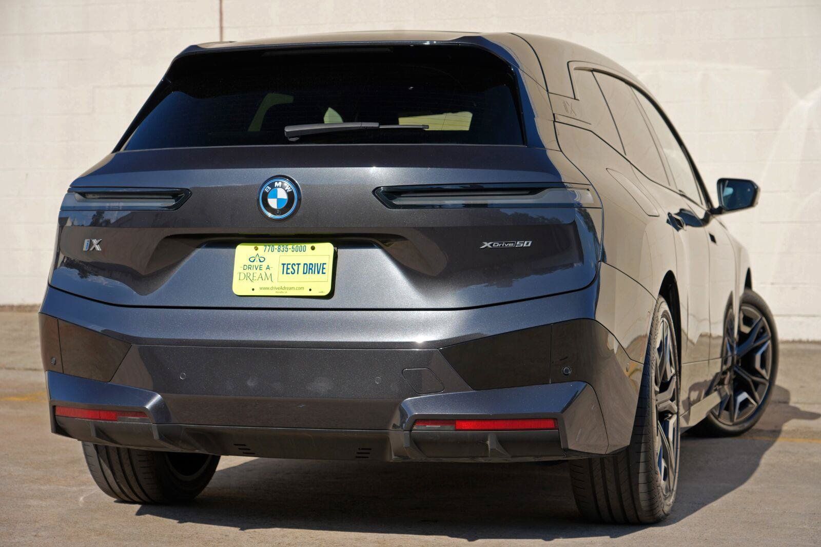 Used 2022 BMW iX xDrive50 w/ Premium Package AWD/4WD image 4