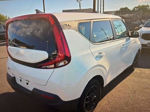Certified 2022 Kia Soul LX w/ Technology Package image 4