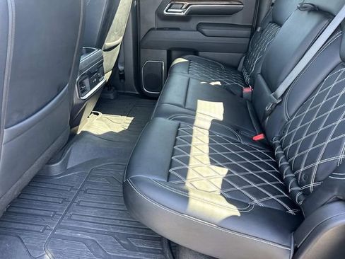 Used 2024 GMC Sierra 1500 Elevation w/ LPO, Elevation Black Package AWD/4WD image 17