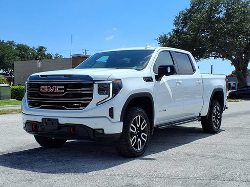 Used 2024 GMC Sierra 1500 AT4 w/ Technology Package AWD/4WD image 3
