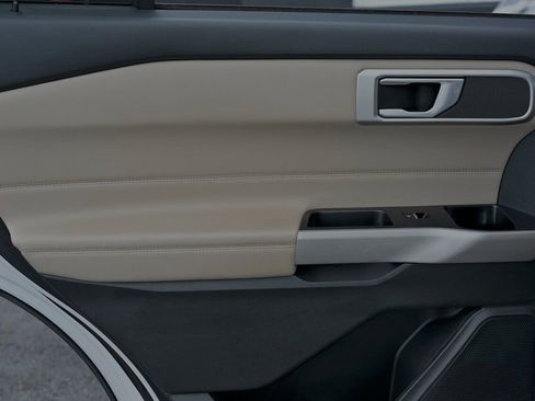 Used 2023 Ford Explorer XLT w/ Equipment Group 202A image 11