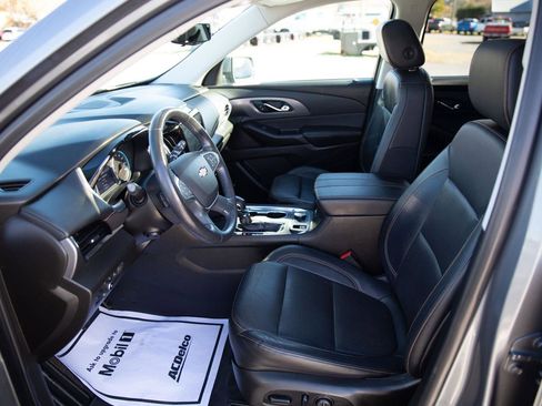 Used 2021 Chevrolet Traverse Premier w/ LPO, Black Accent Package image 24