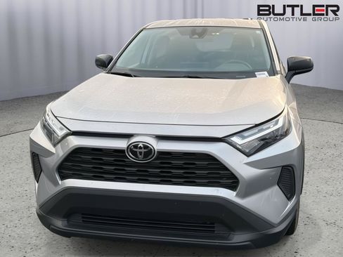 Used 2023 Toyota RAV4 LE FWD image 3