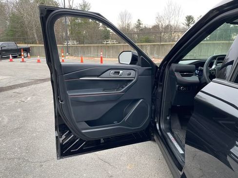 Used 2025 Ford Explorer ST-Line w/ ST-Line Street Pack image 25