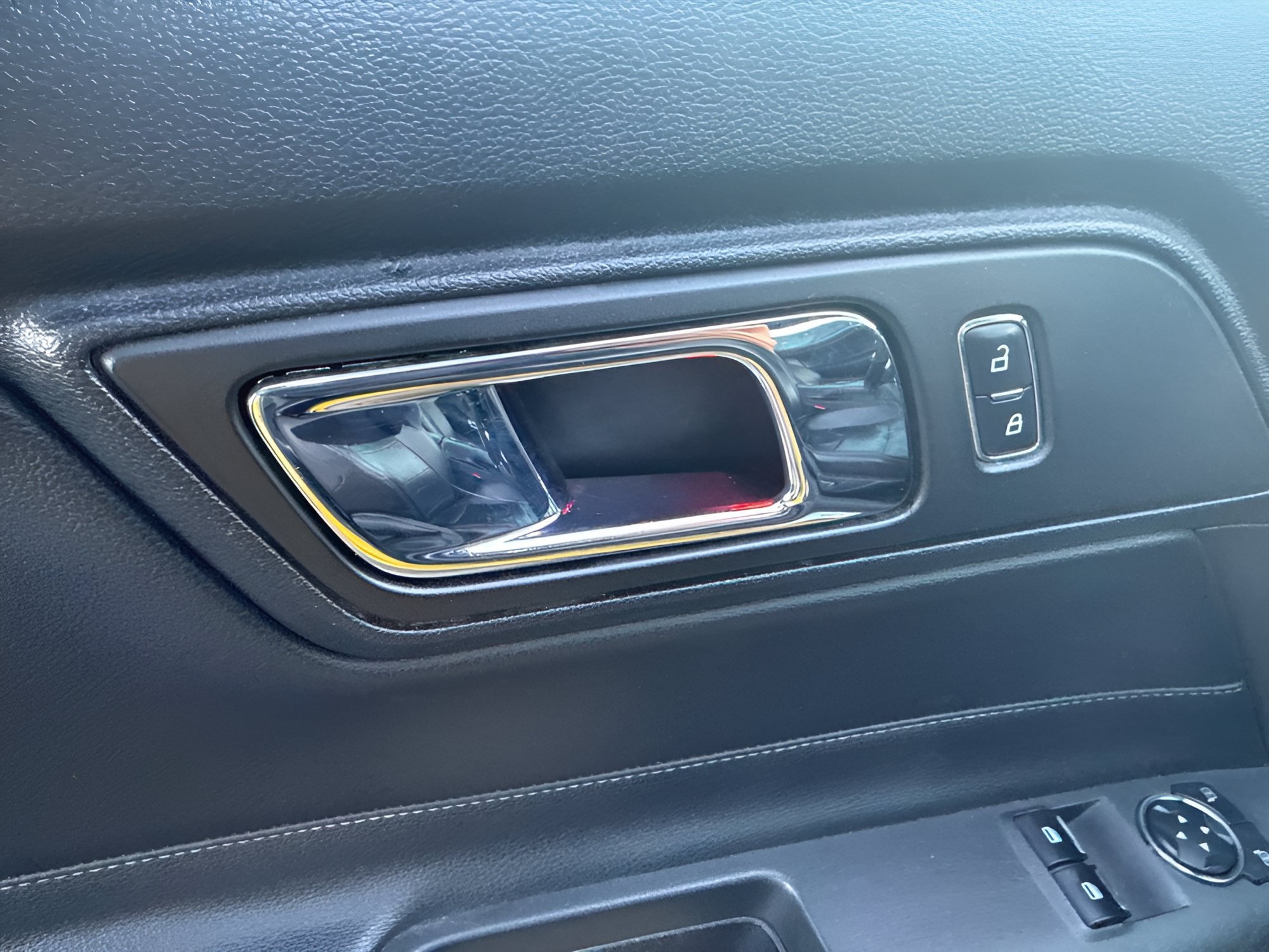 Used 2016 Ford Mustang Premium RWD image 21
