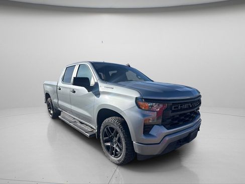 Used 2023 Chevrolet Silverado 1500 Custom AWD/4WD image 2