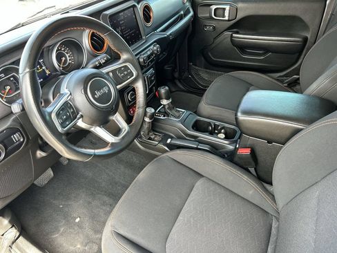 Used 2023 Jeep Gladiator Mojave AWD/4WD image 10