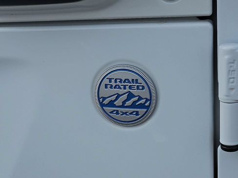 Used 2022 Jeep Wrangler Unlimited Sahara AWD/4WD image 12