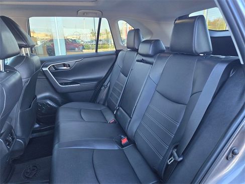 Used 2022 Toyota RAV4 Limited image 18