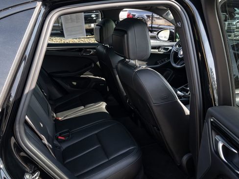 Used 2022 Porsche Macan w/ Premium Package Plus AWD/4WD image 21