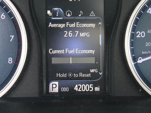 Used 2017 Toyota Camry XLE w/ Moonroof Package FWD image 9