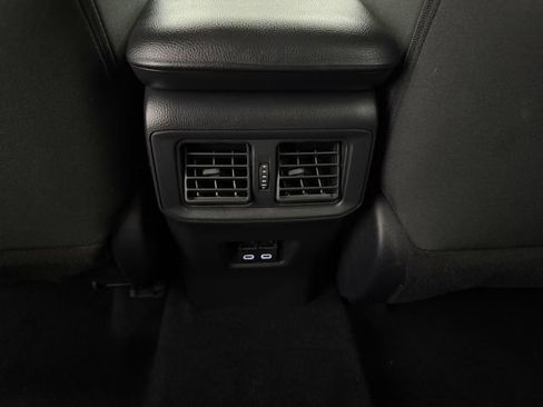 Used 2025 Toyota RAV4 XLE AWD/4WD image 32