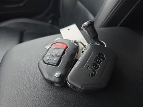 Used 2022 Jeep Wrangler Unlimited Sahara w/ Cold Weather Group image 32