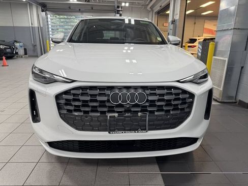 Used 2025 Audi Q5 Premium w/ Convenience Package AWD/4WD image 2