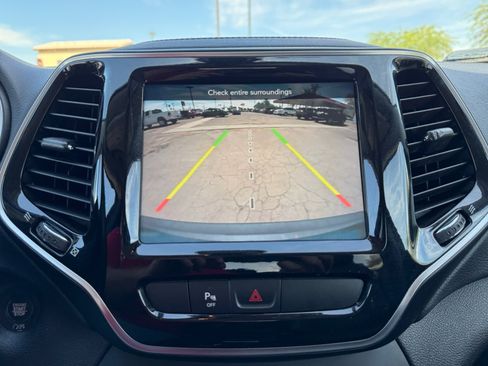 Used 2020 Jeep Cherokee Limited FWD image 21