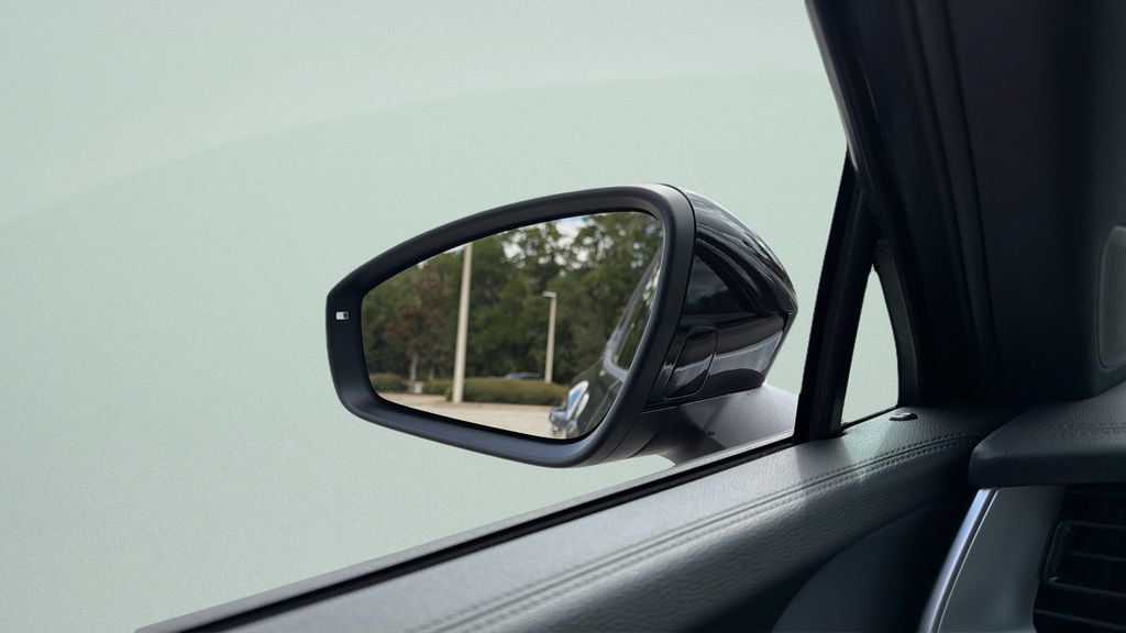 New 2026 Volkswagen Tiguan SE R-Line FWD image 9