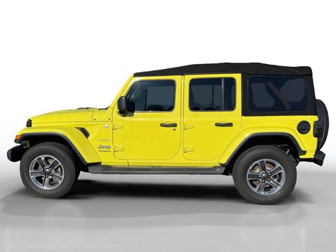 Used 2022 Jeep Wrangler Unlimited Sahara image 2