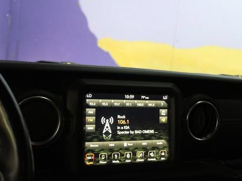 Used 2018 Jeep Wrangler Unlimited Sahara w/ Uconnect 4C Nav & Sound Group AWD/4WD image 16