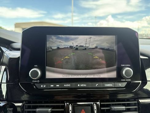 Used 2025 Nissan Pathfinder SV AWD/4WD image 17