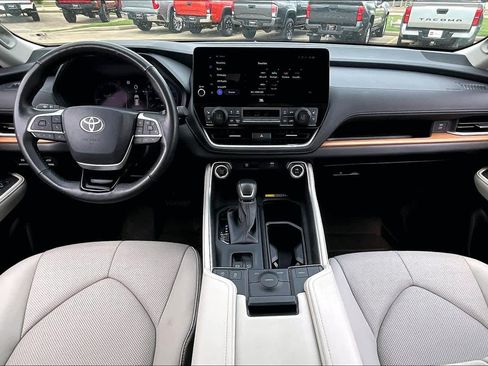 Used 2025 Toyota Grand Highlander FWD image 16