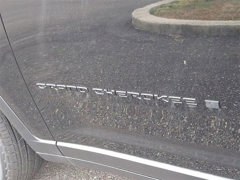 New 2025 Jeep Grand Cherokee L Altitude image 19