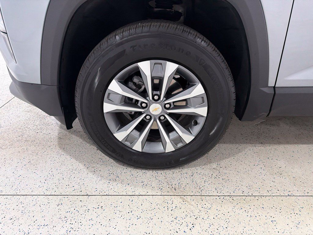 Used 2026 Chevrolet Equinox LT FWD image 30