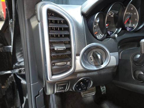 Used 2013 Porsche Cayenne GTS image 74