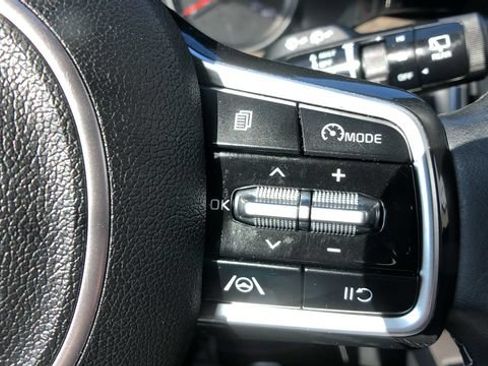 Certified 2022 Kia Sorento S w/ Panoramic Sunroof Package AWD/4WD image 18