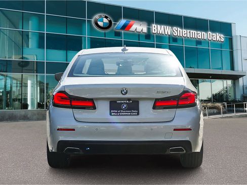 Certified 2023 BMW 530i w/ Premium Package image 3