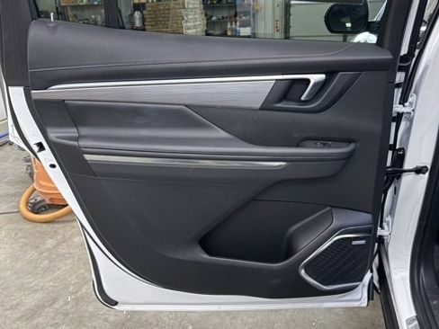 Used 2025 Buick Enclave Preferred image 21