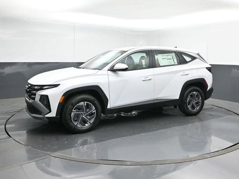 New 2026 Hyundai Tucson Blue SE image 2