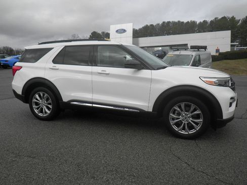 Certified 2024 Ford Explorer XLT w/ Equipment Group 202A image 8