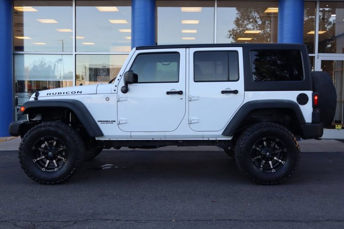 Used 2015 Jeep Wrangler Unlimited Rubicon w/ Connectivity Group AWD/4WD image 2