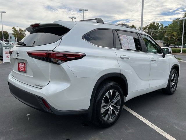 Used 2026 Toyota Highlander XLE AWD/4WD image 8